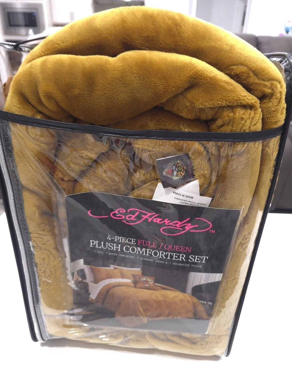 Ed Hardy QUEEN 4-Piece Full/Queen Gold Embossed Luxurious Plush Comforter Set